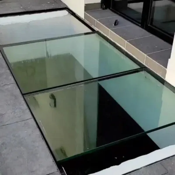 Piso de vidrio templado transparente en terraza